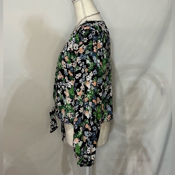 Blouses/flannels/button downs-2 for $20 or 3 for $30 (Mix & Match) - Picture 4 of 4